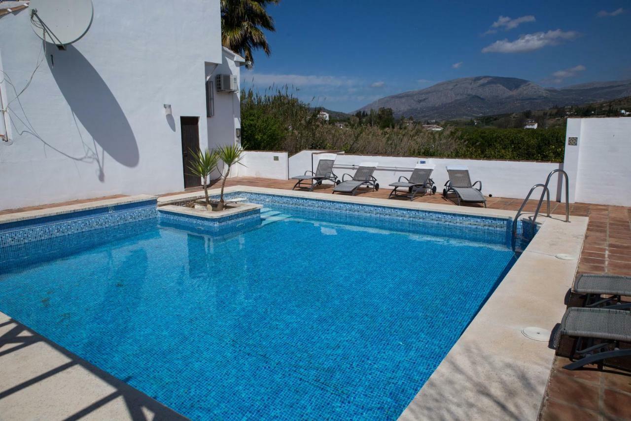Fuego Blanco Alora Exterior photo